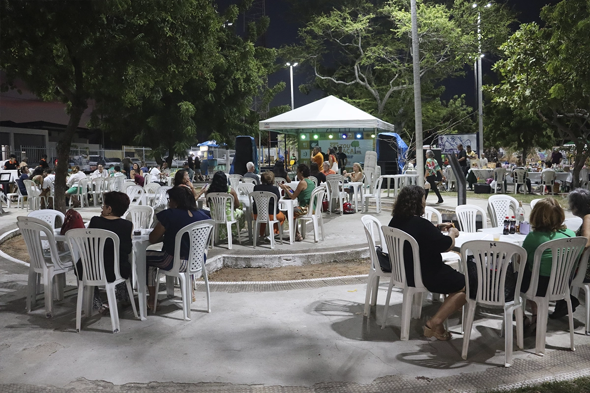 Sambinha na Praça